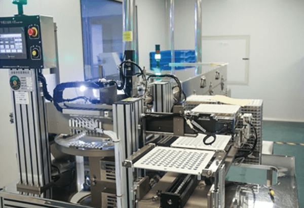 Fully automatic semi-mold injection machine